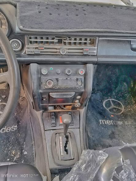 مرسيدس 200 1975 - صورة 5