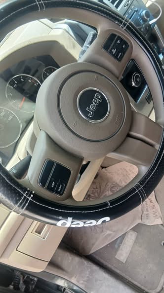 جيب شيروكي 2012 - صورة 2