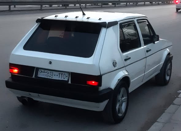 فولكس فاجن غولف 1976 - صورة 2