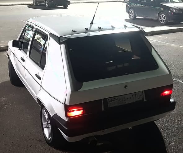 فولكس فاجن غولف 1976 - صورة 4