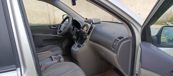 كيا كرنفال 2011 - صورة 3