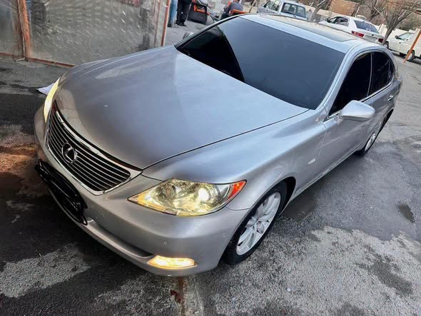 لكزس LS 2008 - صورة 4