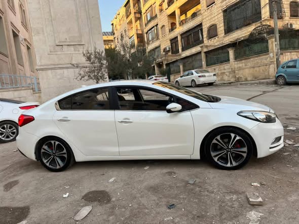 كيا فورتي 2009 - صورة 2