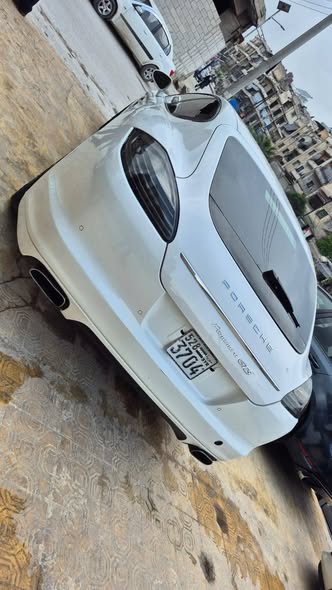 بورش باناميرا 2010 - صورة 2