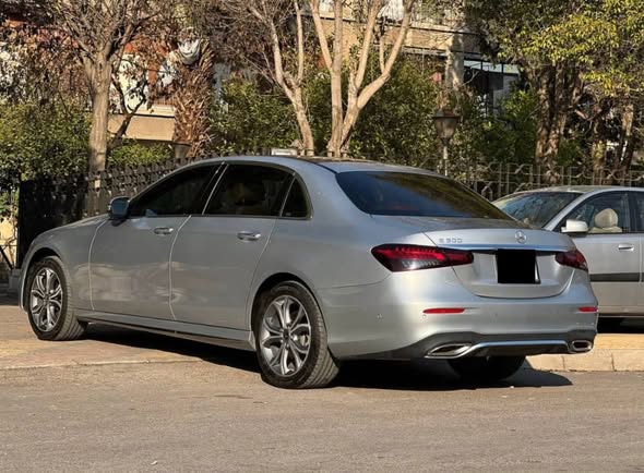 مرسيدس E300 2022 - صورة 3