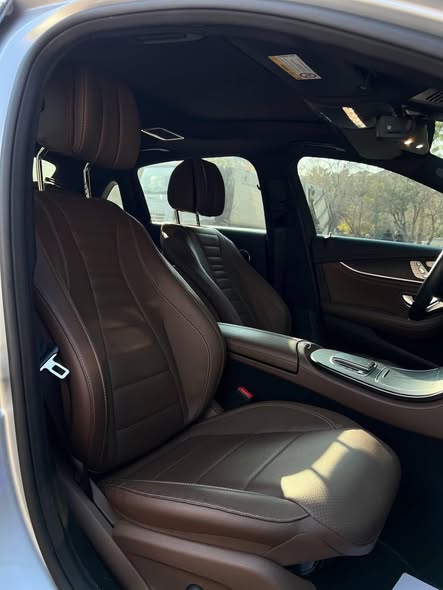 مرسيدس E300 2022 - صورة 4