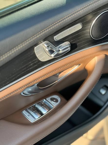 مرسيدس E300 2022 - صورة 5