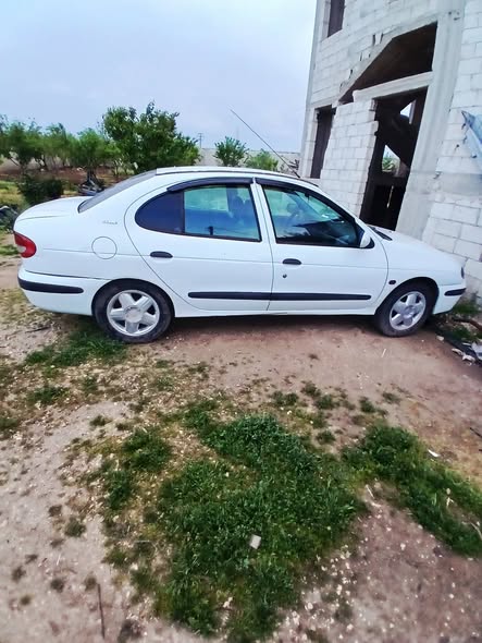 رينو ميغان 2001 - صورة 3