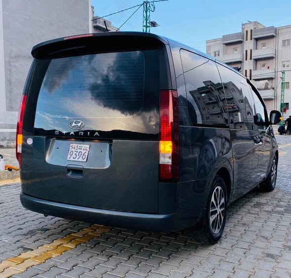 هيونداي ستاريا 2023 - صورة 3