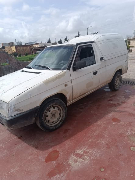 سكودا Pickup 1993 - صورة 2