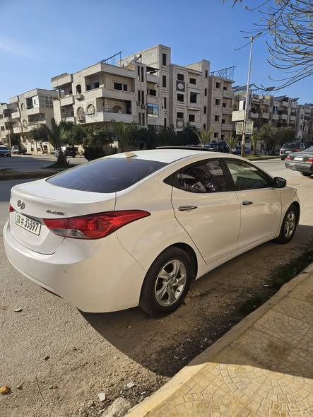 هيونداي افانتي 2012 - صورة 3