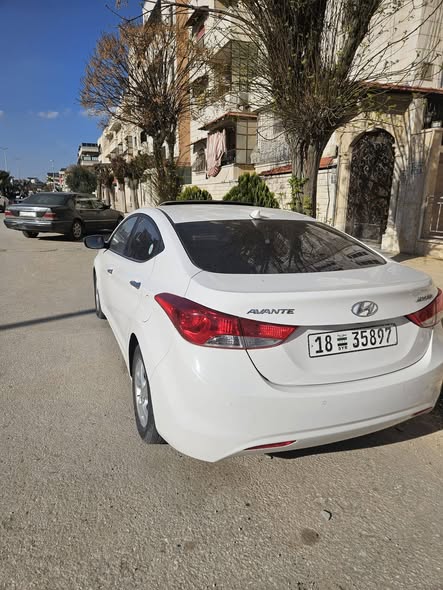 هيونداي افانتي 2012 - صورة 5