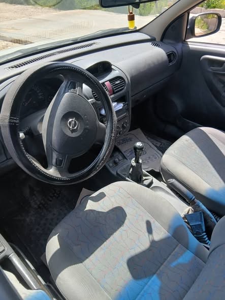 أوبل أسترا 2007 - صورة 1