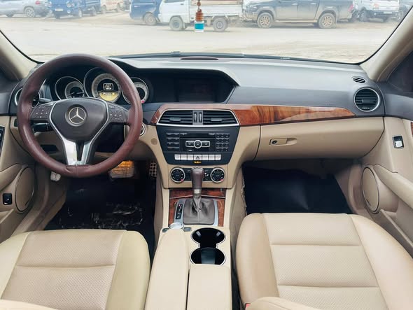 مرسيدس C300 2013 - صورة 2