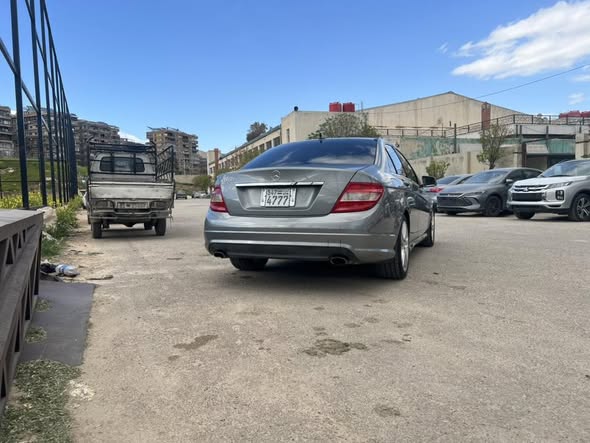 ميرسيدس سي 300 2011 - صورة 2