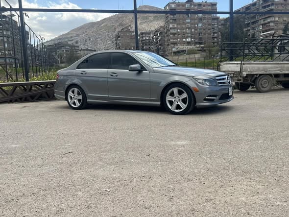 ميرسيدس سي 300 2011 - صورة 4