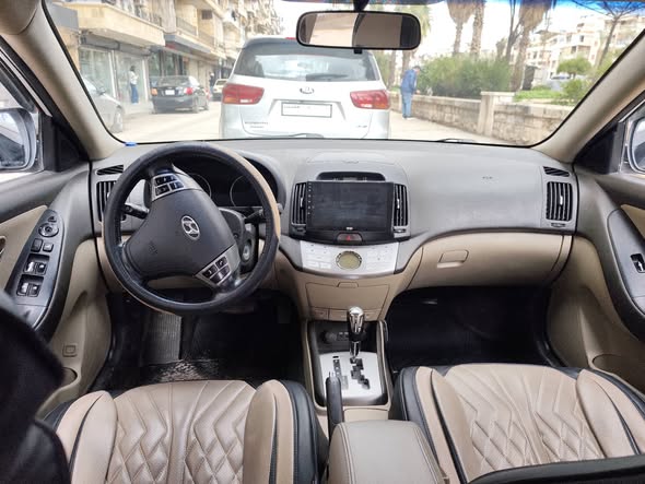 هيونداي أفانتي 2010 - صورة 2