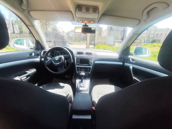 سكودا أوكتافيا 2011 - صورة 2