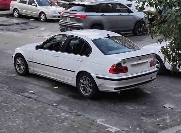 بي إم دبليو 3 Series 2001 - صورة 3