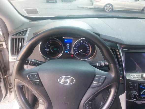 هيونداي سوناتا 2012 - صورة 2