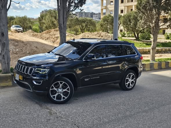 جيب جراند شيروكي 2018 - صورة 1