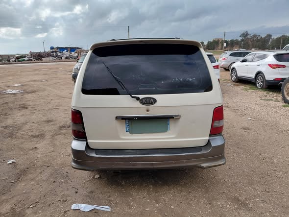 كيا كرنفال 2001 - صورة 4