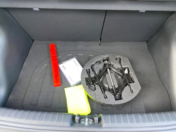 كيا ستونيك 2025 - صورة 5