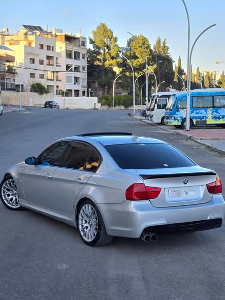 بي إم دبليو 330i 2008 - صورة 2