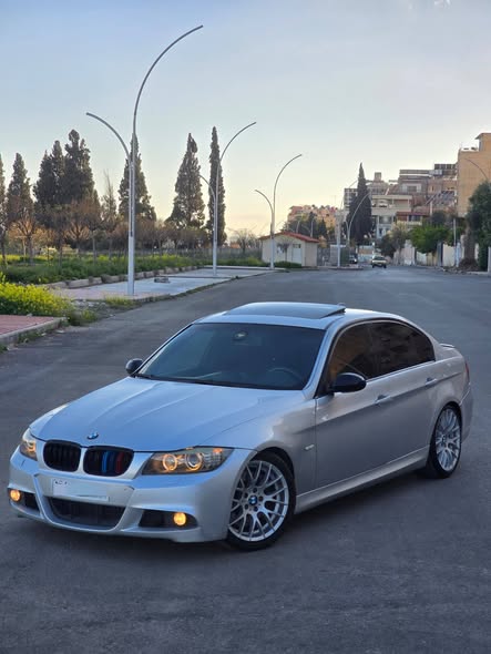 بي إم دبليو 330i 2008 - صورة 3