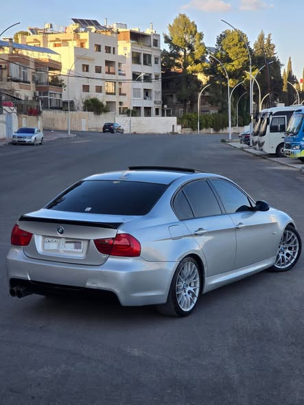 بي إم دبليو 330i 2008 - صورة 4