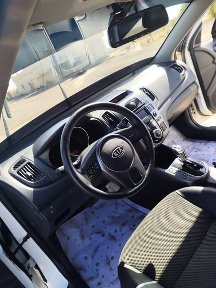 كيا سيراتو 2010 - صورة 2