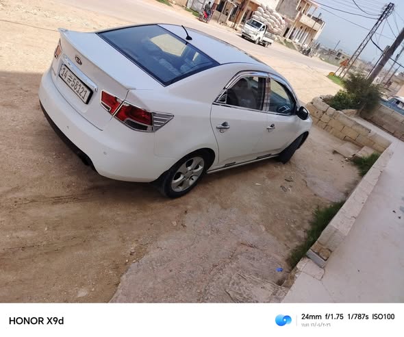 كيا فورتي 2011 - صورة 3