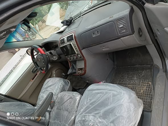 كيا كرنفال 2002 - صورة 4