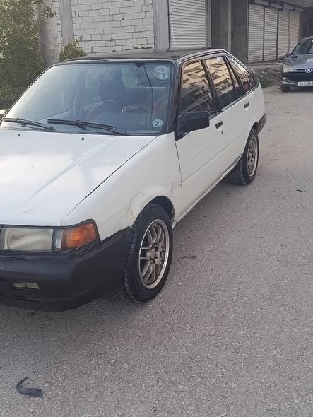 تويوتا كورولا 1984 - صورة 4