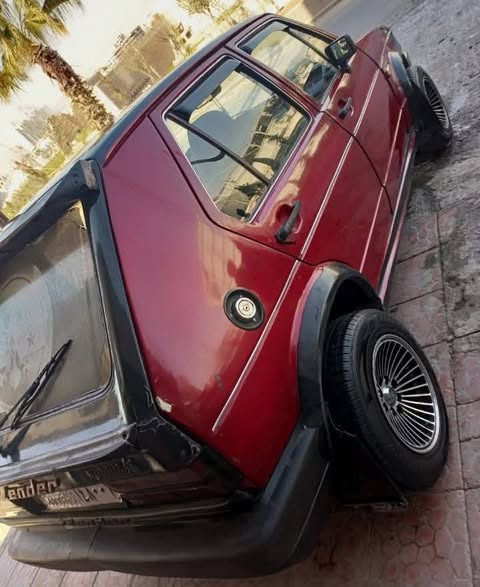 فولكس فاجن كولف 1976 - صورة 2