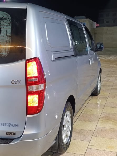 هيونداي ستاريكس 2011 - صورة 2