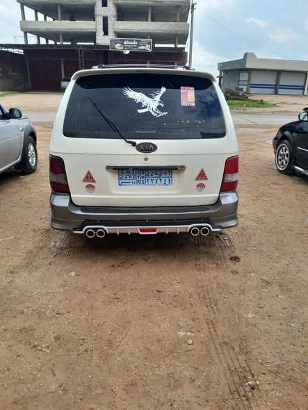 كيا كرنفال 2002 - صورة 1