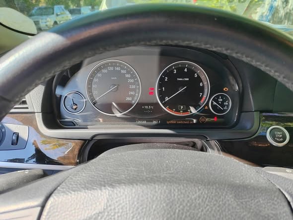 بي إم دبليو 528i 2011 - صورة 4