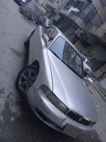 مازدا ٩٢٩ 1993 - صورة 1