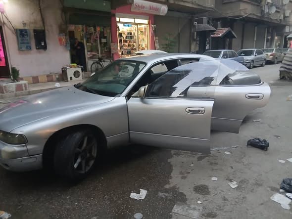 مازدا ٩٢٩ 1993 - صورة 2