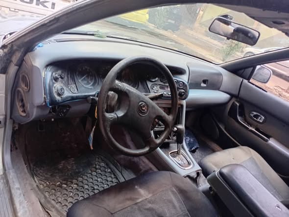 مازدا ٩٢٩ 1993 - صورة 4