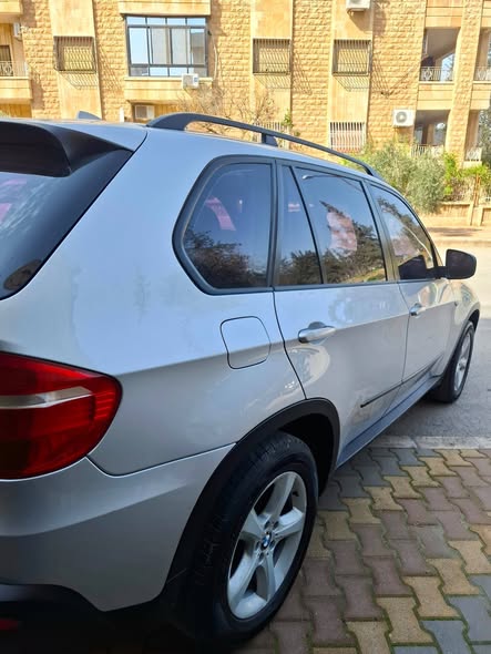 بي إم دبليو اكس 5 2011 - صورة 1