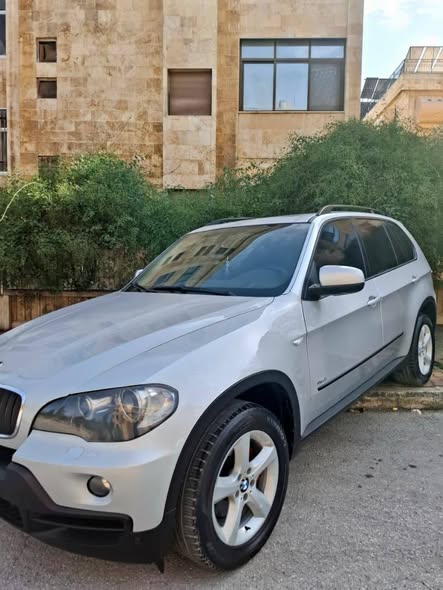 بي إم دبليو اكس 5 2011 - صورة 2