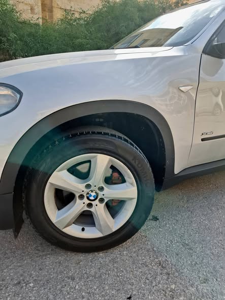 بي إم دبليو اكس 5 2011 - صورة 3