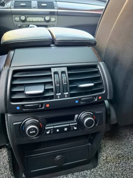 بي إم دبليو اكس 5 2011 - صورة 5