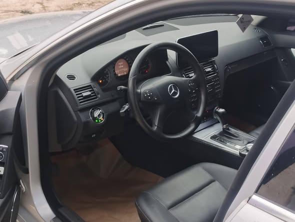 مرسيدس C220 2009 - صورة 2
