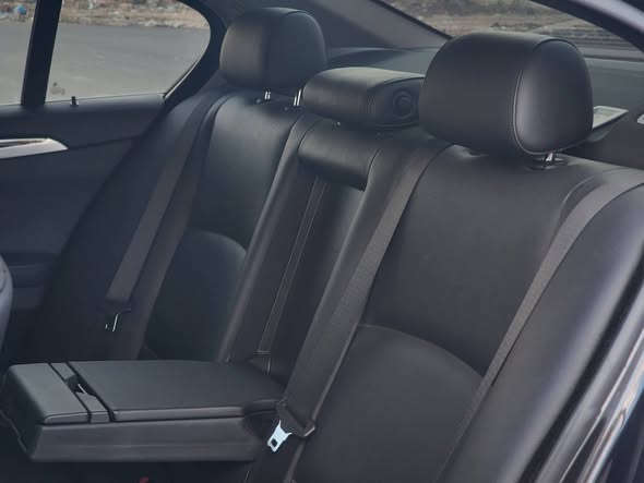 بي إم دبليو 528i 2011 - صورة 4