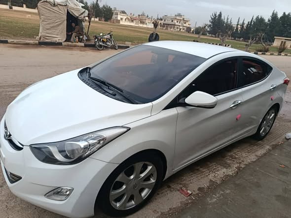 هيونداي أفانتي 2011 - صورة 2