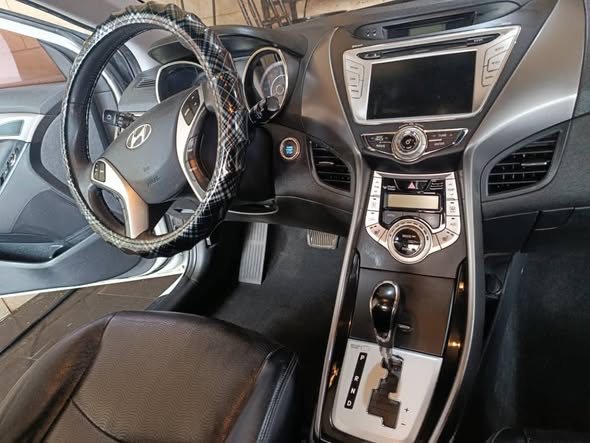 هيونداي أفانتي 2011 - صورة 5