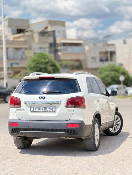 كيا سيرنتو 2010 - صورة 4